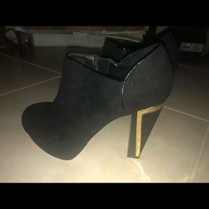 3/$25 Ankle dressy boots with gold accent heel
